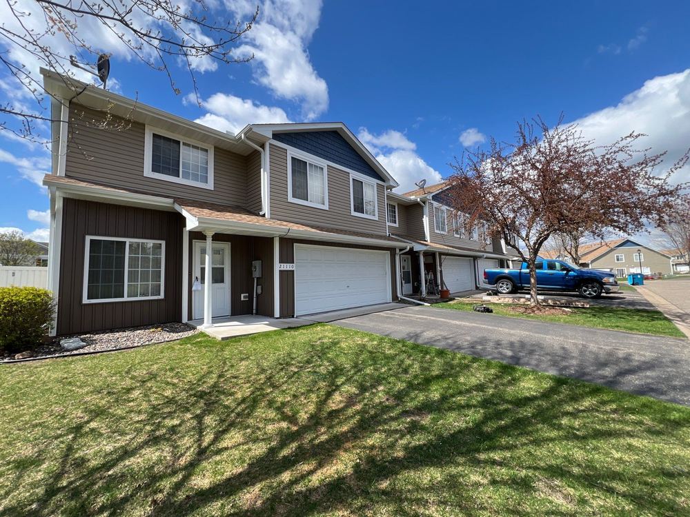Vinyl siding re-side on a townhome — NLR project